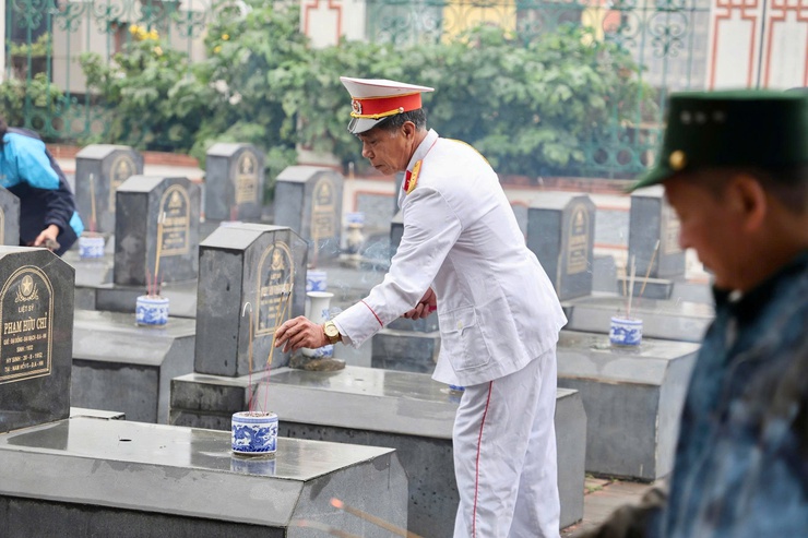 ĐẢNG ỦY – HĐND – UBND – UBMTTQ VIỆT NAM XÃ THIÊN LỘC TỔ CHỨC 4 ĐOÀN VIẾNG NGHĨA TRANG LIỆT SỸ- Ảnh 16.