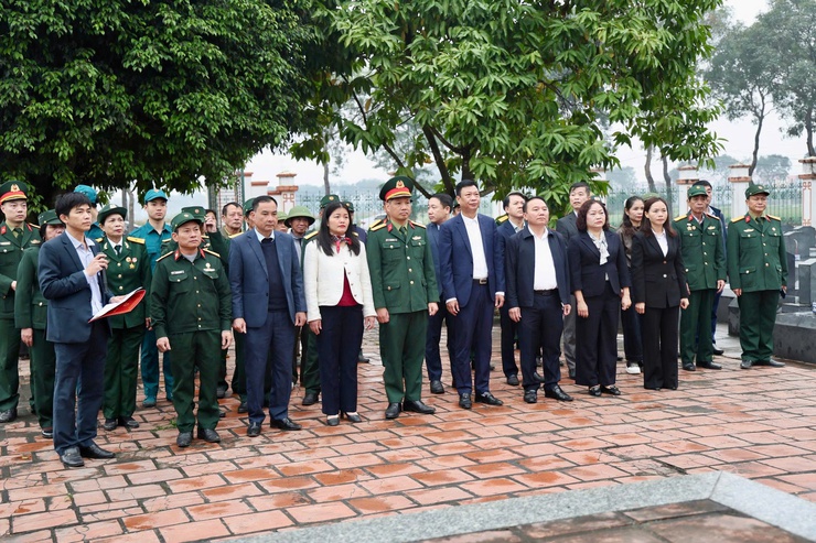 ĐẢNG ỦY – HĐND – UBND – UBMTTQ VIỆT NAM XÃ THIÊN LỘC TỔ CHỨC 4 ĐOÀN VIẾNG NGHĨA TRANG LIỆT SỸ- Ảnh 13.