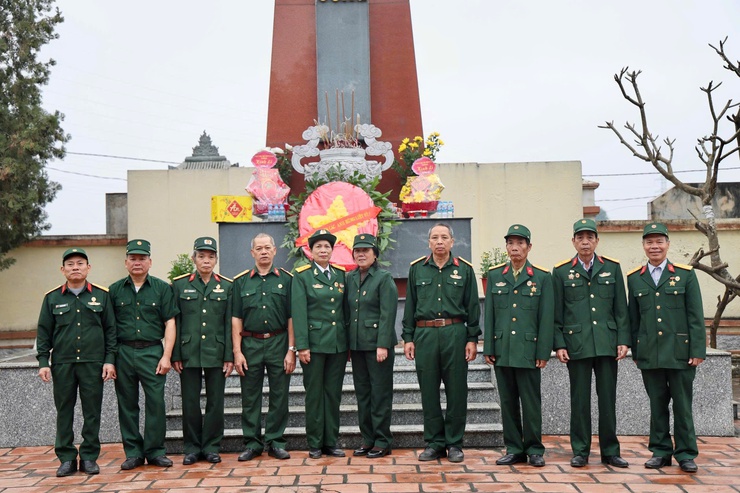 ĐẢNG ỦY – HĐND – UBND – UBMTTQ VIỆT NAM XÃ THIÊN LỘC TỔ CHỨC 4 ĐOÀN VIẾNG NGHĨA TRANG LIỆT SỸ- Ảnh 14.