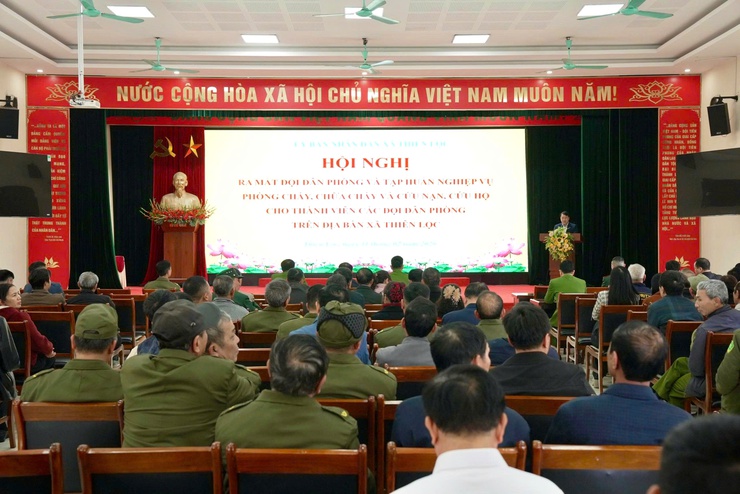 Lễ ra mắt Đội dân phòng Phòng cháy, chữa cháy và cứu nạn, cứu hộ; tập huấn nghiệp vụ phòng cháy chữa cháy cho các thành viên Đội dân phòng Phòng cháy, chữa cháy xã Thiên Lộc- Ảnh 1.