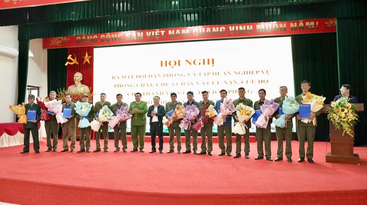 Lễ ra mắt Đội dân phòng Phòng cháy, chữa cháy và cứu nạn, cứu hộ; tập huấn nghiệp vụ phòng cháy chữa cháy cho các thành viên Đội dân phòng Phòng cháy, chữa cháy xã Thiên Lộc- Ảnh 3.