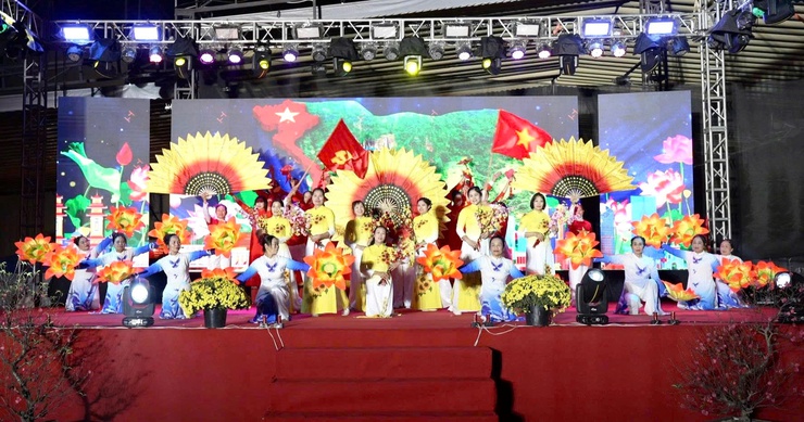 Hội diễn văn nghệ quần chúng chào mừng thành công Đại hội đại biểu toàn quốc lần thứ XIV của Đảng, chào xuân Bính Ngọ 2026- Ảnh 13.