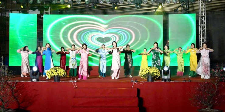 Hội diễn văn nghệ quần chúng chào mừng thành công Đại hội đại biểu toàn quốc lần thứ XIV của Đảng, chào xuân Bính Ngọ 2026- Ảnh 18.