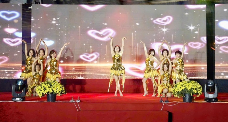 Hội diễn văn nghệ quần chúng chào mừng thành công Đại hội đại biểu toàn quốc lần thứ XIV của Đảng, chào xuân Bính Ngọ 2026- Ảnh 16.