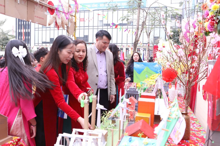 TƯNG BỪNG NGÀY HỘI CÔNG NGHỆ THÔNG TIN VÀ STEM – CHÀO XUÂN BÍNH NGỌ 2026 CỦA TRƯỜNG TIỂU HỌC ĐÔNG NGẠC- Ảnh 9.