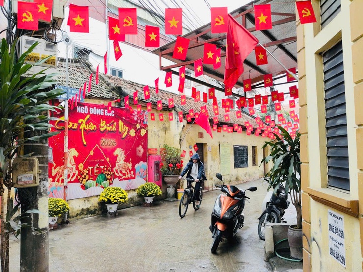Rộn ràng không khí trang trí đón Tết Nguyên đán Bính Ngọ 2026 trên địa bàn xã Thường Tín- Ảnh 10.