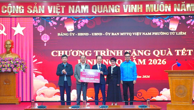 Phường Từ Liêm tổ chức chương trình tặng quà Tết cho các gia đình có hoàn cảnh khó khăn nhân dịp Xuân 2026- Ảnh 2.