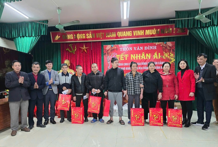 Thôn Vân Đình 80 suất quà Tết nhân ái - Xuân Bính Ngọ 2026- Ảnh 3.