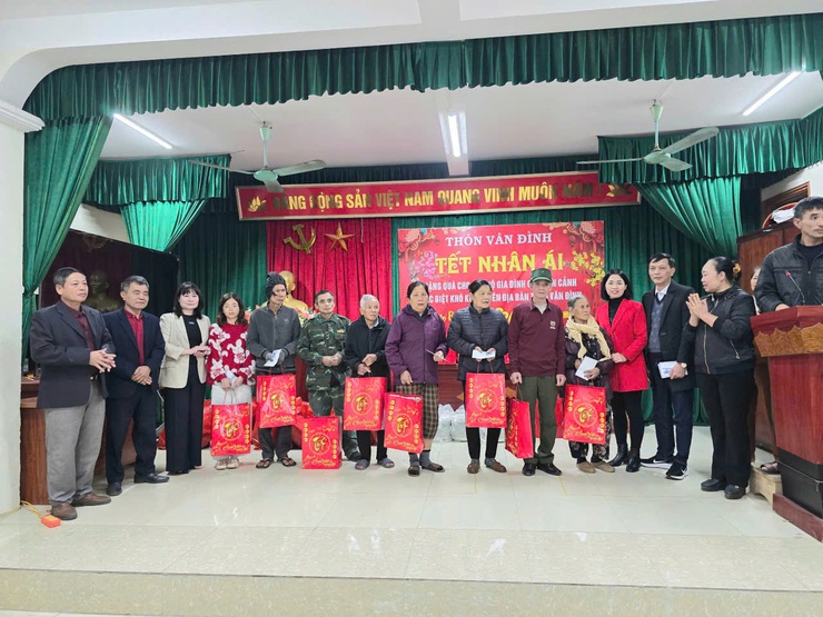 Thôn Vân Đình 80 suất quà Tết nhân ái - Xuân Bính Ngọ 2026- Ảnh 2.