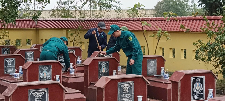 Ban CHQS xã Tam Hưng tổng dọn vệ sinh Nghĩa trang Liệt sĩ nhân dịp Xuân mới 2026- Ảnh 1.