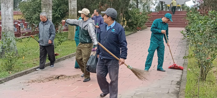 Ban CHQS xã Tam Hưng tổng dọn vệ sinh Nghĩa trang Liệt sĩ nhân dịp Xuân mới 2026- Ảnh 2.