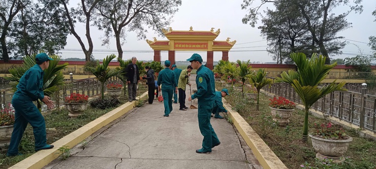 Ban CHQS xã Tam Hưng tổng dọn vệ sinh Nghĩa trang Liệt sĩ nhân dịp Xuân mới 2026- Ảnh 3.