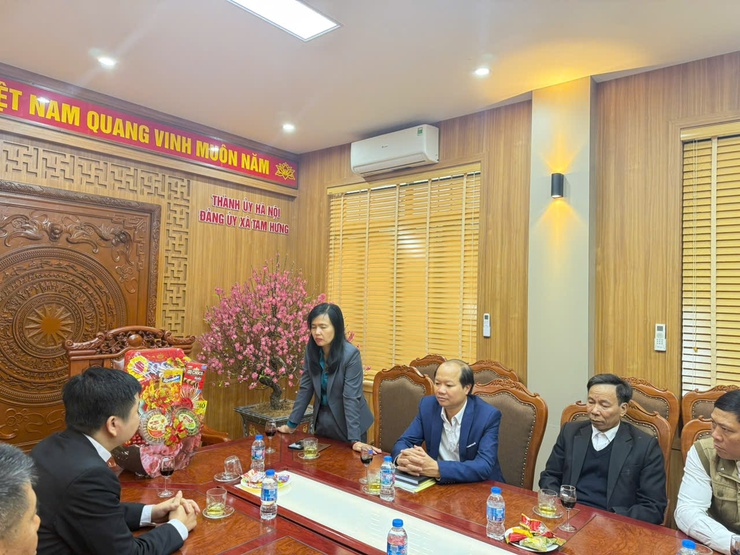 Linh mục Nguyễn Ngọc Thanh - Giáo xứ Đàn Giản thăm, chúc Tết Đảng ủy xã Tam Hưng nhân dịp Xuân mới 2026- Ảnh 3.