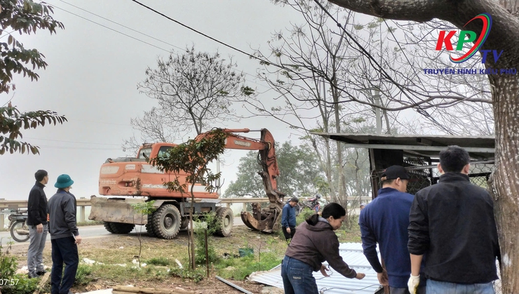Xã Kiều Phú ra quân cưỡng chế 2 công trình vi phạm trật tự xây dựng trên đất công tại thôn Đĩnh Tú- Ảnh 6.