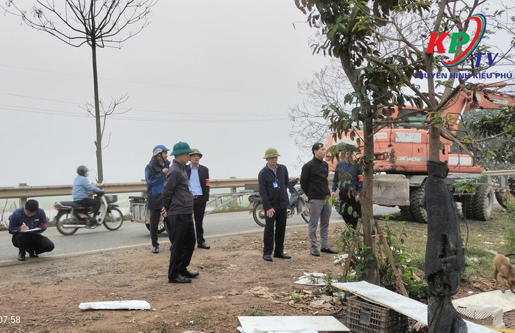 Xã Kiều Phú ra quân cưỡng chế 2 công trình vi phạm trật tự xây dựng trên đất công tại thôn Đĩnh Tú- Ảnh 3.