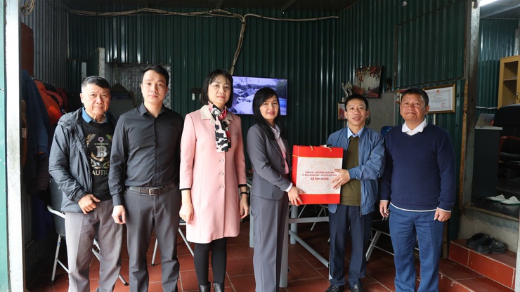 Phó bí thư Thường trực đảng ủy xã Tam Hưng - Nguyễn Thị Bích Thủy thăm, chúc Tết và động viên các đơn vị làm nhiệm vụ trực Tết- Ảnh 2.