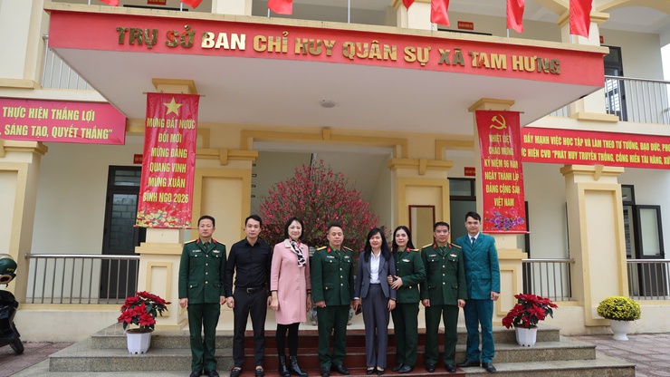 Phó bí thư Thường trực đảng ủy xã Tam Hưng - Nguyễn Thị Bích Thủy thăm, chúc Tết và động viên các đơn vị làm nhiệm vụ trực Tết- Ảnh 4.