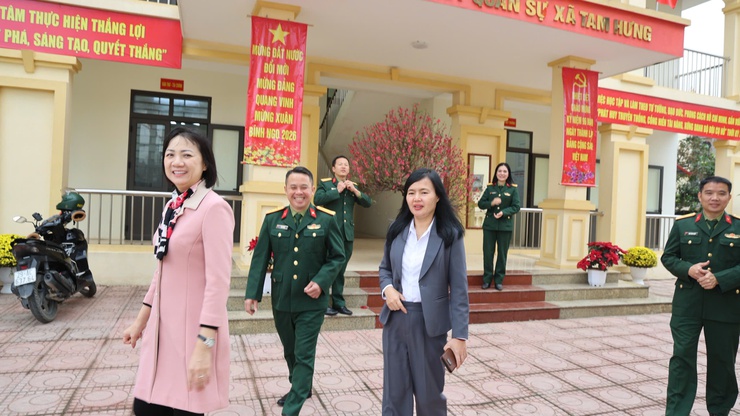 Phó bí thư Thường trực đảng ủy xã Tam Hưng - Nguyễn Thị Bích Thủy thăm, chúc Tết và động viên các đơn vị làm nhiệm vụ trực Tết- Ảnh 5.