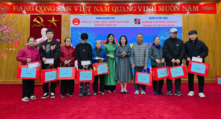 Thanh Liệt: Trao hơn 600 suất quà tới gia đình chính sách, người cao tuổi có hoàn cảnh đặc biệt khó khăn trên địa bàn- Ảnh 8.