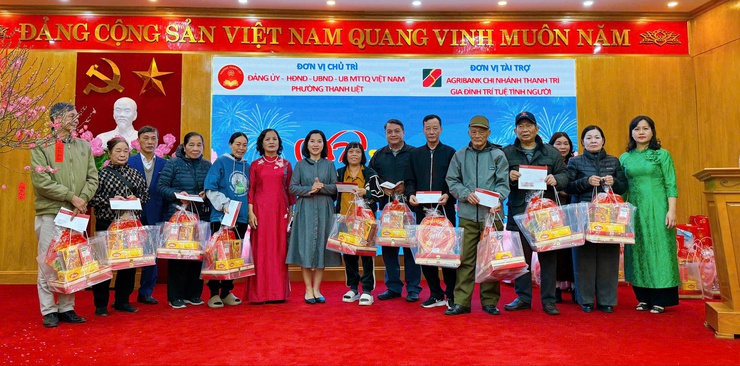 Thanh Liệt: Trao hơn 600 suất quà tới gia đình chính sách, người cao tuổi có hoàn cảnh đặc biệt khó khăn trên địa bàn- Ảnh 10.