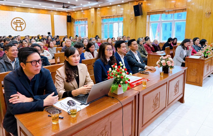 Thanh Liệt: Trao hơn 600 suất quà tới gia đình chính sách, người cao tuổi có hoàn cảnh đặc biệt khó khăn trên địa bàn- Ảnh 1.