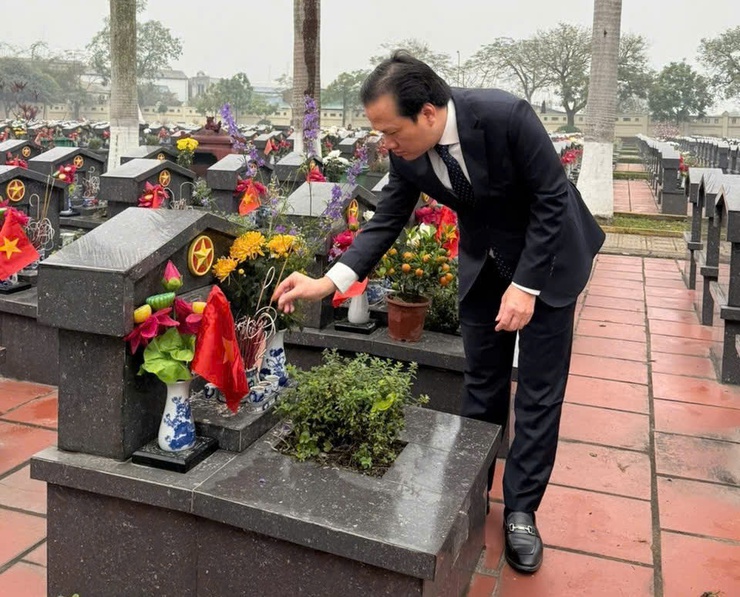 ĐẢNG ỦY – HĐND – UBND – ỦY BAN MTTQ VIỆT NAM PHƯỜNG ĐÔNG NGẠC ĐẶT VÒNG HOA, DÂNG HƯƠNG TRI ÂN CÁC ANH HÙNG LIỆT SĨ NHÂN DỊP TẾT NGUYÊN ĐÁN BÍNH NGỌ 2026- Ảnh 3.