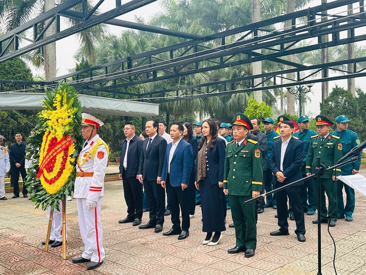 ĐẢNG ỦY – HĐND – UBND – ỦY BAN MTTQ VIỆT NAM PHƯỜNG ĐÔNG NGẠC ĐẶT VÒNG HOA, DÂNG HƯƠNG TRI ÂN CÁC ANH HÙNG LIỆT SĨ NHÂN DỊP TẾT NGUYÊN ĐÁN BÍNH NGỌ 2026- Ảnh 1.