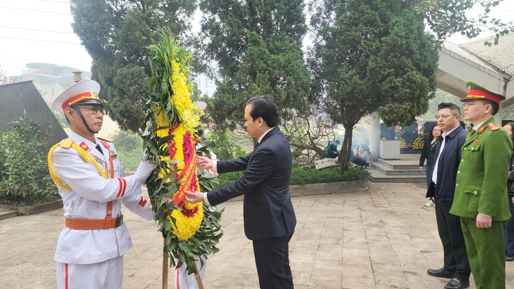 ĐẢNG ỦY – HĐND – UBND – ỦY BAN MTTQ VIỆT NAM PHƯỜNG ĐÔNG NGẠC ĐẶT VÒNG HOA, DÂNG HƯƠNG TRI ÂN CÁC ANH HÙNG LIỆT SĨ NHÂN DỊP TẾT NGUYÊN ĐÁN BÍNH NGỌ 2026- Ảnh 8.
