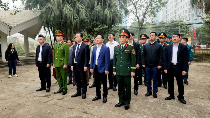 ĐẢNG ỦY – HĐND – UBND – ỦY BAN MTTQ VIỆT NAM PHƯỜNG ĐÔNG NGẠC ĐẶT VÒNG HOA, DÂNG HƯƠNG TRI ÂN CÁC ANH HÙNG LIỆT SĨ NHÂN DỊP TẾT NGUYÊN ĐÁN BÍNH NGỌ 2026- Ảnh 7.