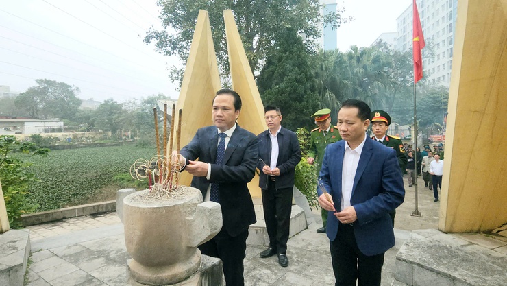 ĐẢNG ỦY – HĐND – UBND – ỦY BAN MTTQ VIỆT NAM PHƯỜNG ĐÔNG NGẠC ĐẶT VÒNG HOA, DÂNG HƯƠNG TRI ÂN CÁC ANH HÙNG LIỆT SĨ NHÂN DỊP TẾT NGUYÊN ĐÁN BÍNH NGỌ 2026- Ảnh 9.