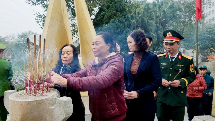 ĐẢNG ỦY – HĐND – UBND – ỦY BAN MTTQ VIỆT NAM PHƯỜNG ĐÔNG NGẠC ĐẶT VÒNG HOA, DÂNG HƯƠNG TRI ÂN CÁC ANH HÙNG LIỆT SĨ NHÂN DỊP TẾT NGUYÊN ĐÁN BÍNH NGỌ 2026- Ảnh 11.