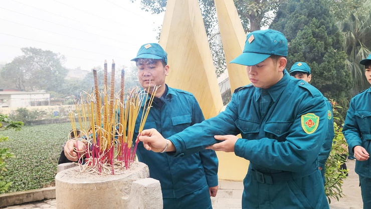 ĐẢNG ỦY – HĐND – UBND – ỦY BAN MTTQ VIỆT NAM PHƯỜNG ĐÔNG NGẠC ĐẶT VÒNG HOA, DÂNG HƯƠNG TRI ÂN CÁC ANH HÙNG LIỆT SĨ NHÂN DỊP TẾT NGUYÊN ĐÁN BÍNH NGỌ 2026- Ảnh 13.