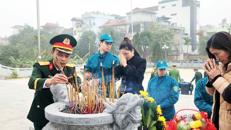 ĐẢNG ỦY – HĐND – UBND – ỦY BAN MTTQ VIỆT NAM PHƯỜNG ĐÔNG NGẠC ĐẶT VÒNG HOA, DÂNG HƯƠNG TRI ÂN CÁC ANH HÙNG LIỆT SĨ NHÂN DỊP TẾT NGUYÊN ĐÁN BÍNH NGỌ 2026- Ảnh 14.