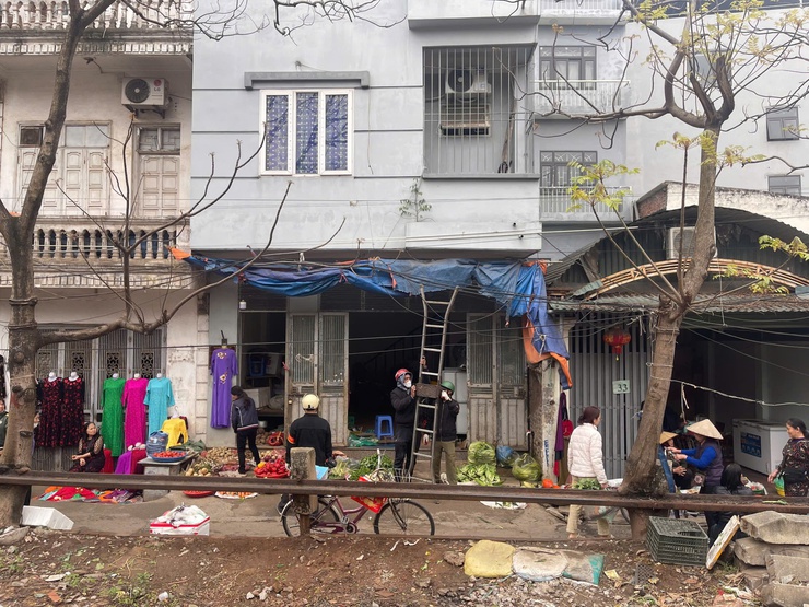 PHƯỜNG ĐÔNG NGẠC RA QUÂN XỬ LÝ VI PHẠM TRẬT TỰ VĂN MINH ĐÔ THỊ, AN TOÀN GIAO THÔNG, VỆ SINH MÔI TRƯỜNG
PHỤC VỤ TẾT NGUYÊN ĐÁN BÍNH NGỌ NĂM 2026
- Ảnh 1.