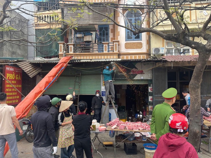 PHƯỜNG ĐÔNG NGẠC RA QUÂN XỬ LÝ VI PHẠM TRẬT TỰ VĂN MINH ĐÔ THỊ, AN TOÀN GIAO THÔNG, VỆ SINH MÔI TRƯỜNG
PHỤC VỤ TẾT NGUYÊN ĐÁN BÍNH NGỌ NĂM 2026
- Ảnh 6.