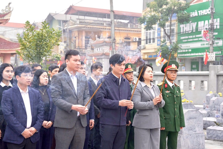 ĐẢNG ỦY – HĐND – UBND – UBMTTQ VIỆT NAM XÃ THIÊN LỘC TỔ CHỨC 4 ĐOÀN VIẾNG NGHĨA TRANG LIỆT SỸ- Ảnh 28.