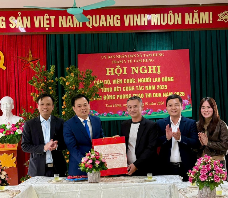 Chủ tịch UBND xã Tam Hưng – Bùi Đình Thái thăm, chúc Tết các đơn vị làm nhiệm vụ trực Tết trên địa bàn- Ảnh 1.