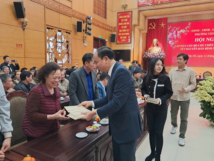 Phường Tây Hồ: Gặp mặt cán bộ chủ chốt nhân dịp Tết Nguyên đán Bính Ngọ 2026- Ảnh 4.