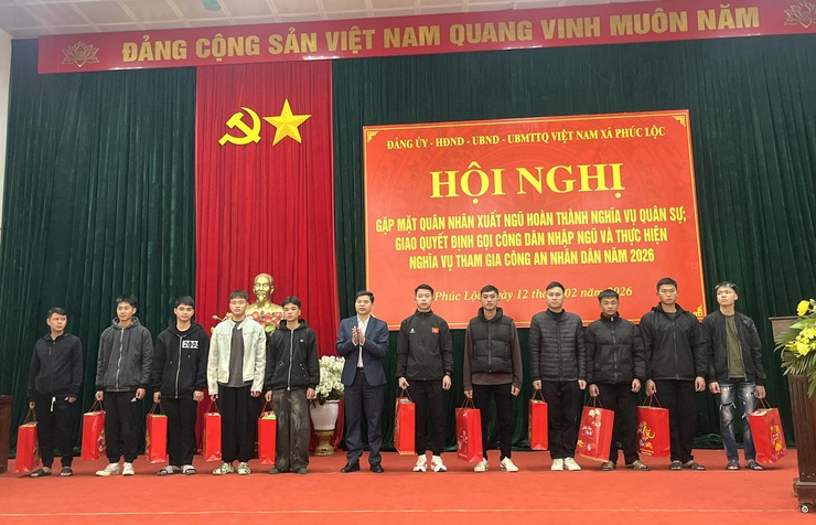 Xã Phúc Lộc: Gặp mặt quân nhân hoàn thành nghĩa vụ quân sự; giao Quyết định gọi công dân nhập ngũ và thực hiện CAND năm 2026- Ảnh 6.