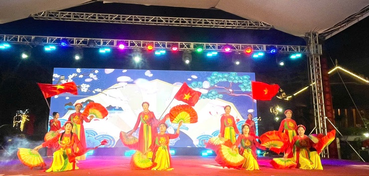 Hội Liên hiệp Phụ nữ xã Phúc Lộc tổ chức Chương trình văn nghệ "Giai điệu mùa xuân – Thắm tình đoàn kết"- Ảnh 7.