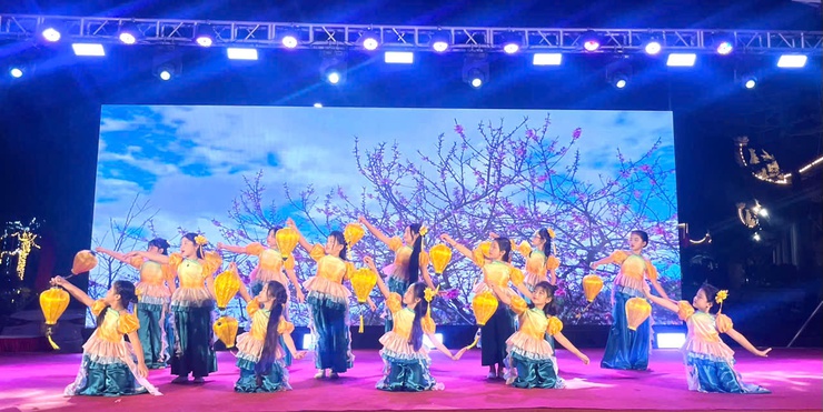 Hội Liên hiệp Phụ nữ xã Phúc Lộc tổ chức Chương trình văn nghệ "Giai điệu mùa xuân – Thắm tình đoàn kết"- Ảnh 6.