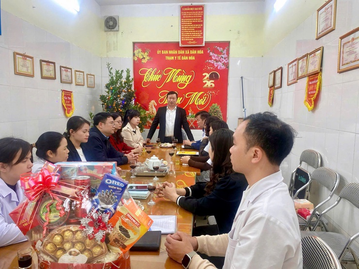 CÁC ĐỒNG CHÍ THƯỜNG TRỰC ĐẢNG ỦY XÃ DÂN HÒA THĂM, CHÚC TẾT CÁC ĐƠN VỊ TRÊN ĐỊA BÀN NHÂN DỊP XUÂN BÍNH NGỌ 2026- Ảnh 6.