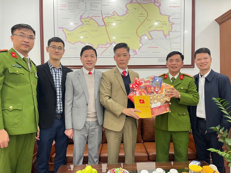 CÁC ĐỒNG CHÍ THƯỜNG TRỰC ĐẢNG ỦY XÃ DÂN HÒA THĂM, CHÚC TẾT CÁC ĐƠN VỊ TRÊN ĐỊA BÀN NHÂN DỊP XUÂN BÍNH NGỌ 2026- Ảnh 4.
