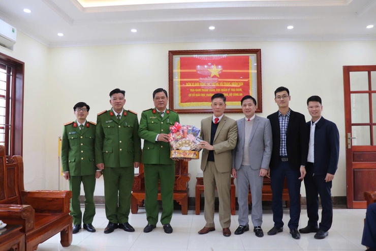 CÁC ĐỒNG CHÍ THƯỜNG TRỰC ĐẢNG ỦY XÃ DÂN HÒA THĂM, CHÚC TẾT CÁC ĐƠN VỊ TRÊN ĐỊA BÀN NHÂN DỊP XUÂN BÍNH NGỌ 2026- Ảnh 3.