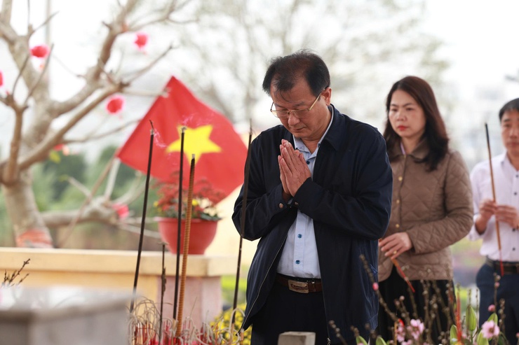 XÃ ỨNG THIÊN DÂNG HƯƠNG TƯỞNG NIỆM CÁC ANH HÙNG LIỆT SĨ NHÂN DỊP TẾT NGUYÊN ĐÁN BÍNH NGỌ 2026- Ảnh 2.