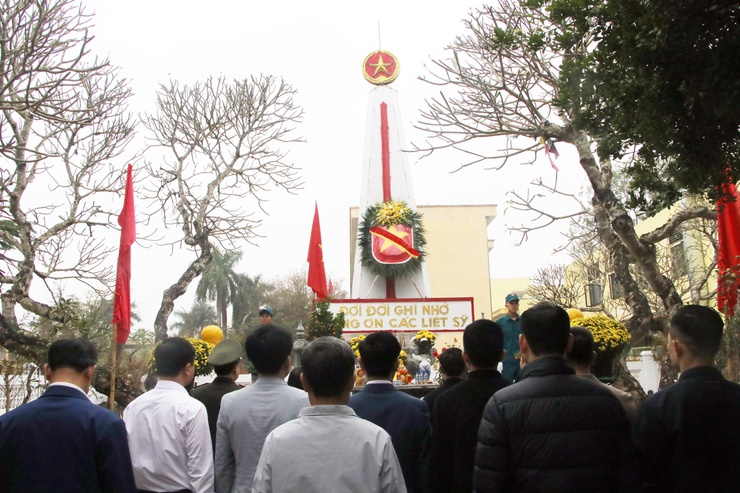 Đảng ủy, HĐND, UBND, Ủy ban Mặt trận Tổ quốc xã Trần Phú đã tổ chức Lễ viếng tại 04 nghĩa trang Liệt sỹ xã- Ảnh 3.