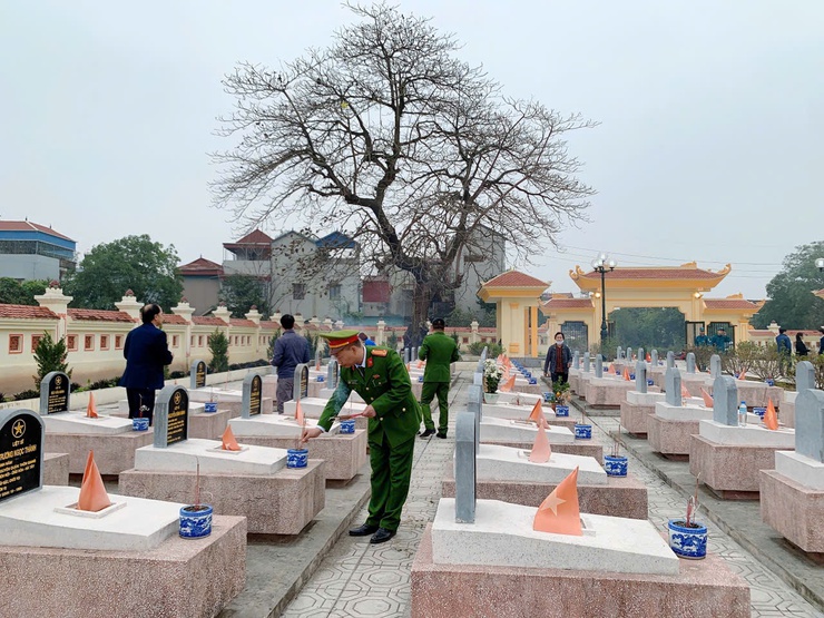 XÃ ỨNG THIÊN DÂNG HƯƠNG TƯỞNG NIỆM CÁC ANH HÙNG LIỆT SĨ NHÂN DỊP TẾT NGUYÊN ĐÁN BÍNH NGỌ 2026- Ảnh 15.