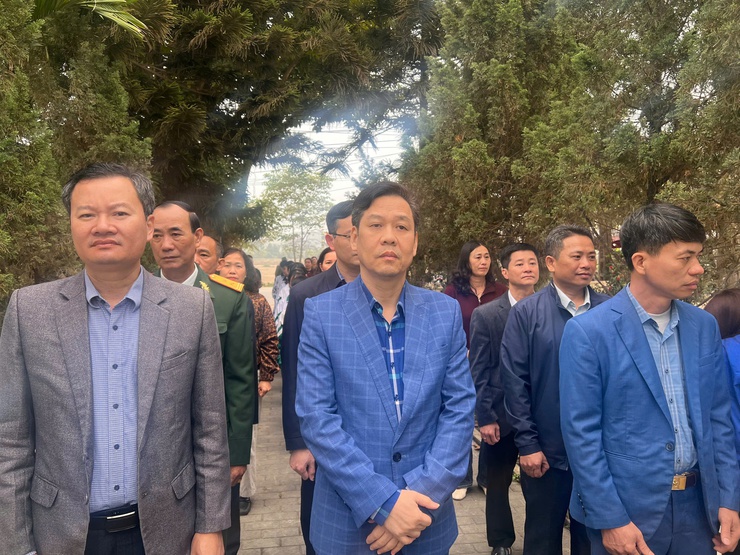 XÃ ỨNG THIÊN DÂNG HƯƠNG TƯỞNG NIỆM CÁC ANH HÙNG LIỆT SĨ NHÂN DỊP TẾT NGUYÊN ĐÁN BÍNH NGỌ 2026- Ảnh 3.