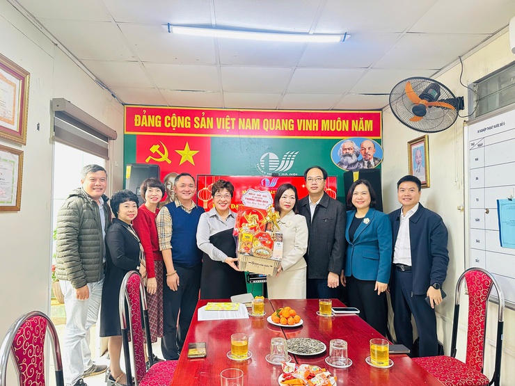 Phường Long Biên chúc Tết Nguyên đán Bính Ngọ 2026 các đơn vị trên địa bàn- Ảnh 6.