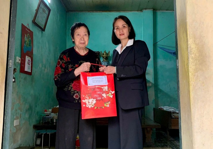 HOẠT ĐỘNG NHÂN ĐẠO SẺ CHIA CỦA THẦY VÀ TRÒ
TRƯỜNG TIỂU HỌC TRẦN PHÚ TRONG DỊP TẾT BÍNH NGỌ 2026- Ảnh 12.